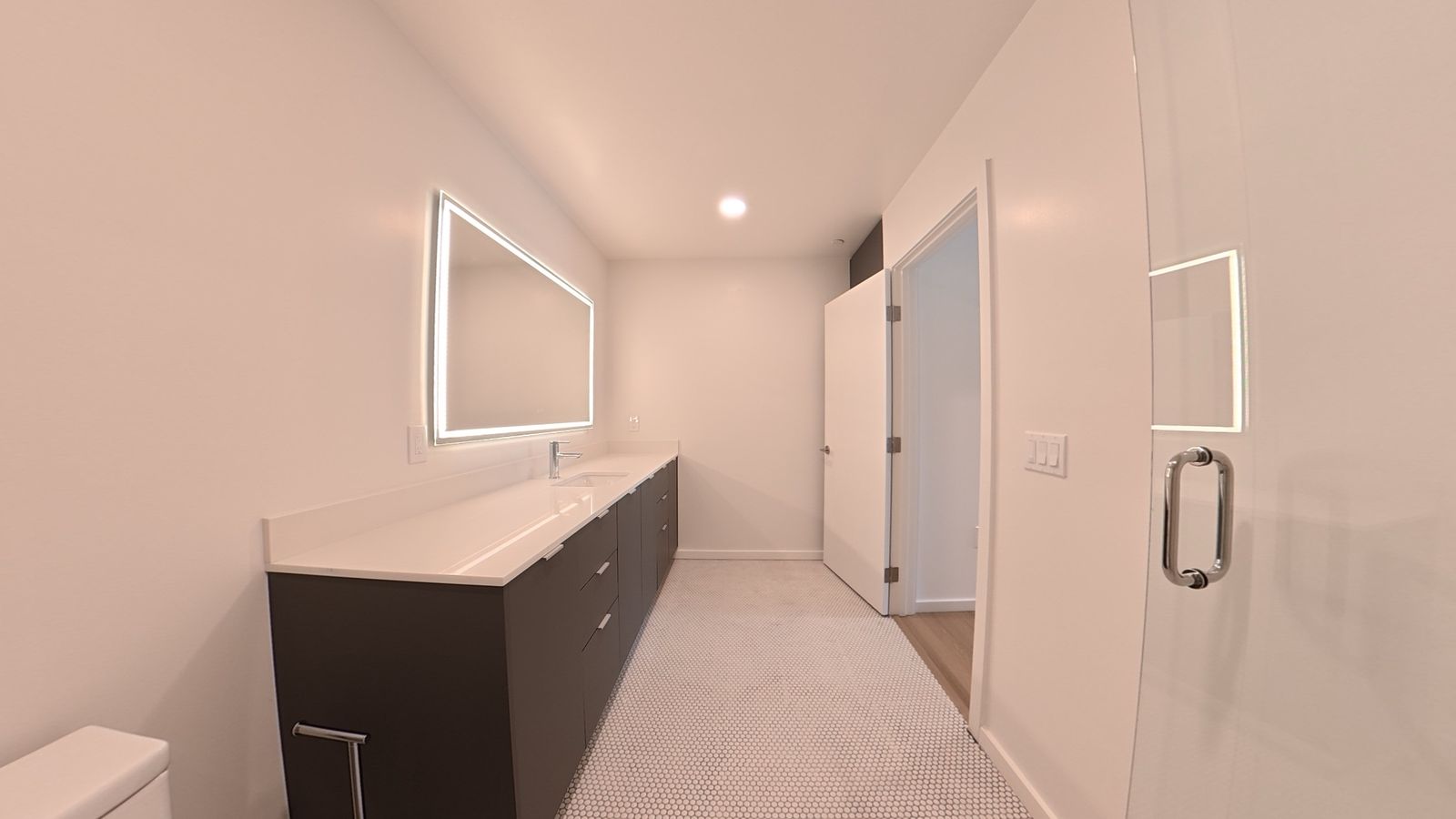 Primary bathroom — residences photo, 5119 Colfax